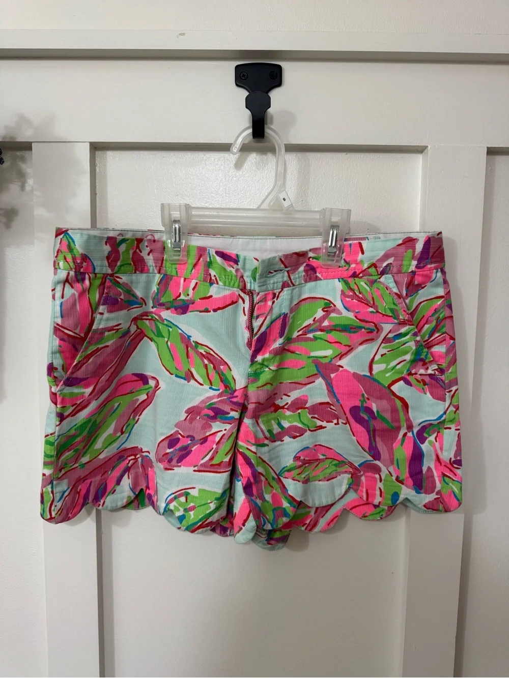 Lilly Pulitzer Scallop Hem Floral Shorts in Pink & Mint